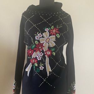 Preowned KI KIT Christmas sweater S
Selling $25
Nice details 
Length 26”